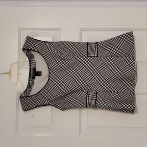 WHBM sz 2 black, white & Burgundy sleeveless blouse